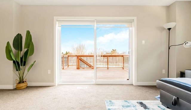 Pondside Home w Sun Deck - Near Victoria Park!