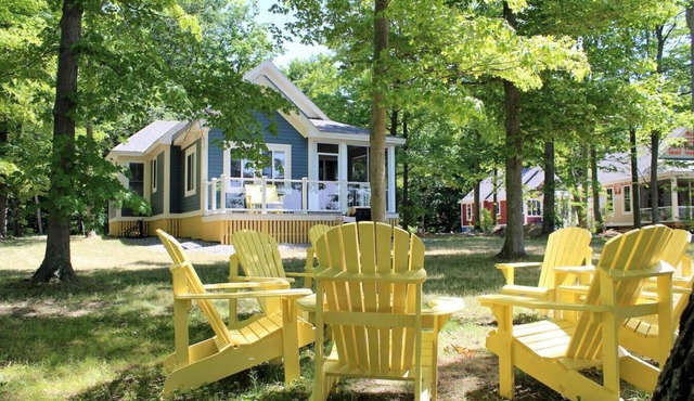 Prime Waterfront Cottage on Sandbanks Area Resort