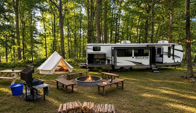 Private 17-Acre Family & Group Retreat in the Woods
