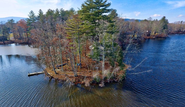 PRIVATE PENINSULA 2ac surrounded by water min from hiking skiing theater music