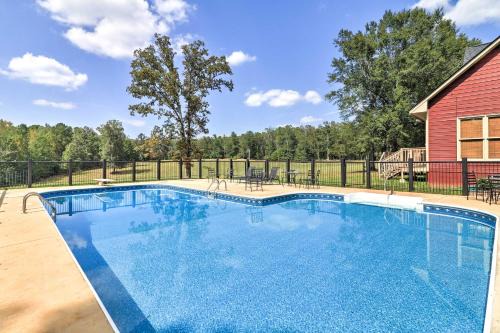 Private Pool & Deck: Quiet Countryside Escape