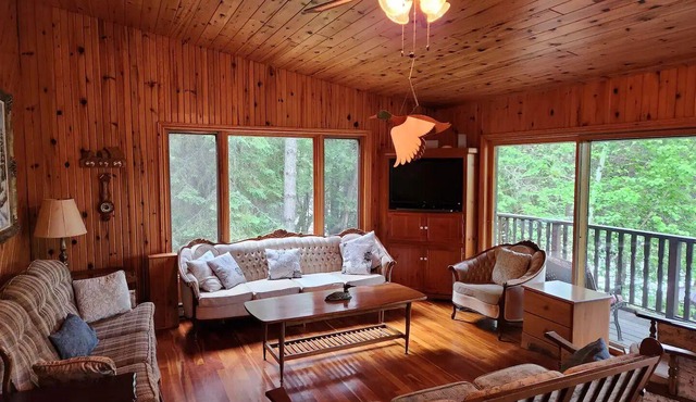 Private Rustic Lodge w/Lakefront Views