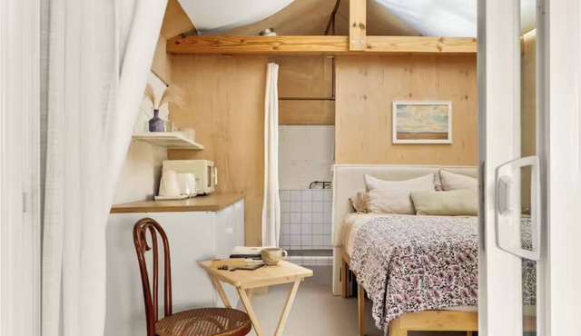 Private Studio/easy access to trendy East Austin