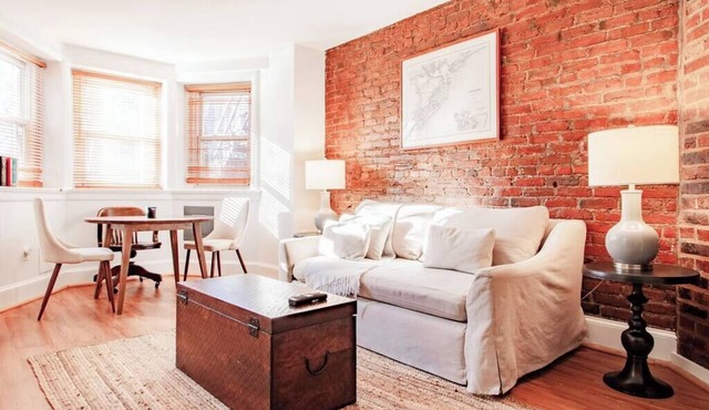 Quaint DC Private 1-BR Walk to METRO-rail subway
