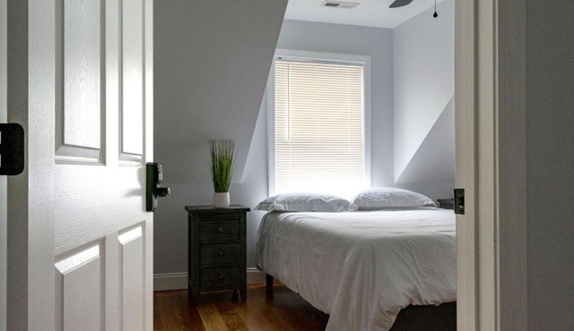 Queen Bed - Boston - RM 2