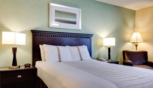 Relaxing Devils Lake Suite with Free Parking & Year-Round Pool Access! in Devils Lake