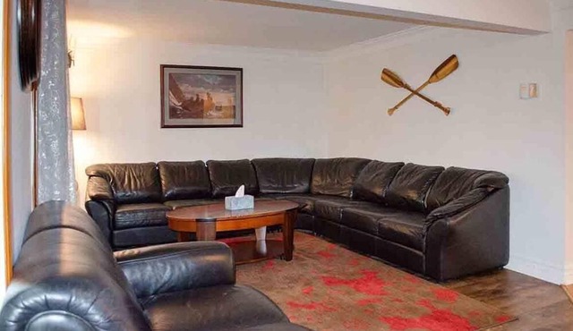 River Edge - Three Bedroom Cottage, Sleeps 11
