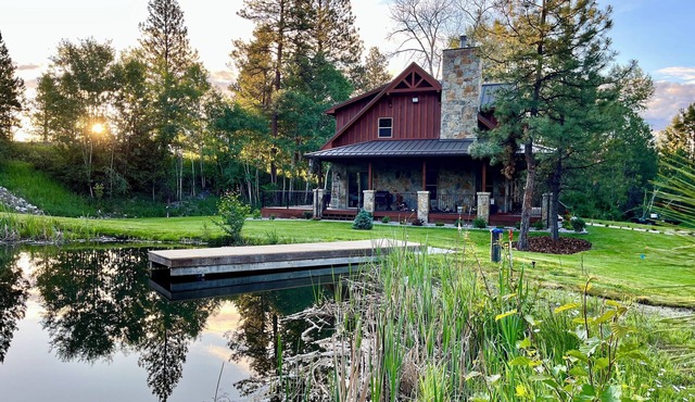 Riverfront Luxury Cabin With Private Pond And Hot Tub