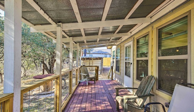 Riverfront Pipe Creek Home w/Kayaks & Grill!