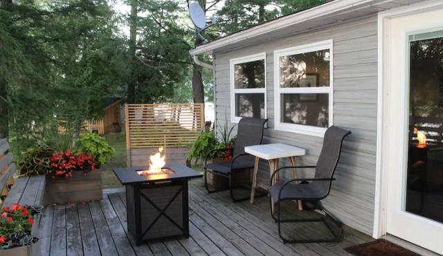Romantic dockside retreat.