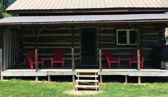 Rustic log cabin - Lanark Highlands