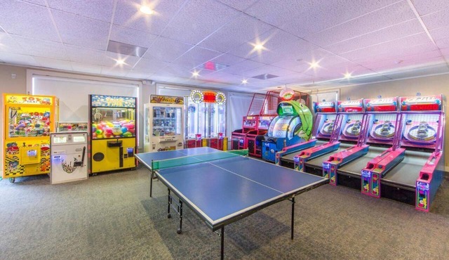 Scenic Escape: Full Kitchen, Pools, Game Room & Outdoor Fun