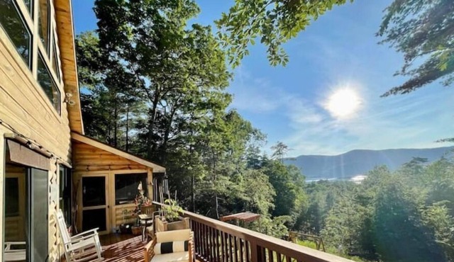 Secluded Cabin w/ Lake Access & Panoramic Views