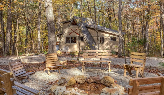 Secluded & Charming Lake Access Woodland Chalet by Sarah Bernard