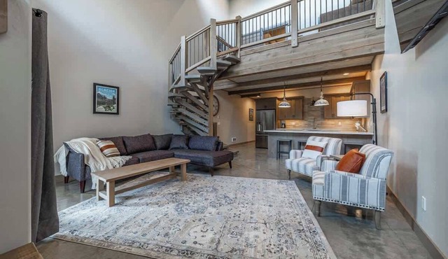 Soak up Glacier Here Modern 2 BD/2BA Private Spa