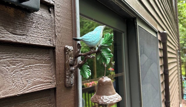 Spacious 1-bedroom suite surrounded by nature in charming Downingtown.