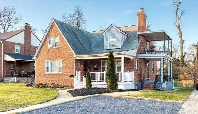 Spacious 2-bedroom apartment with WiFi, AC in charming Baltimore