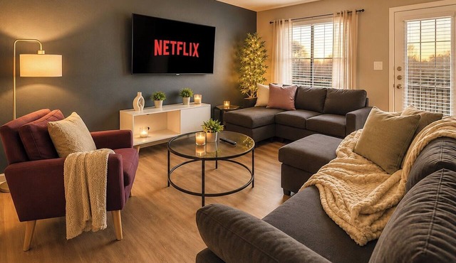 Spacious Austin 3BR Home · Workspace · Sleeps 12 · 10min to UT