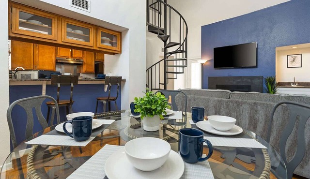 Spacious Austin Loft: 4BR, Sleeps 12, Central