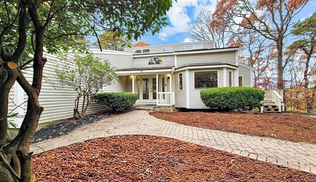 Spacious Lake House for Large Groups w Private Acre+ short path to Lake
