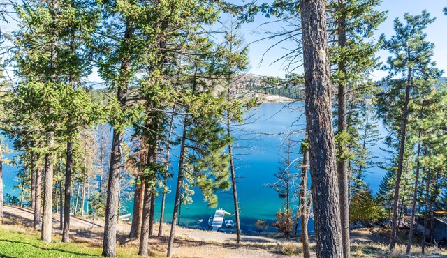 Spacious Lakefront Home with Private Hot Tub, Kayaks, Canoes & Dock