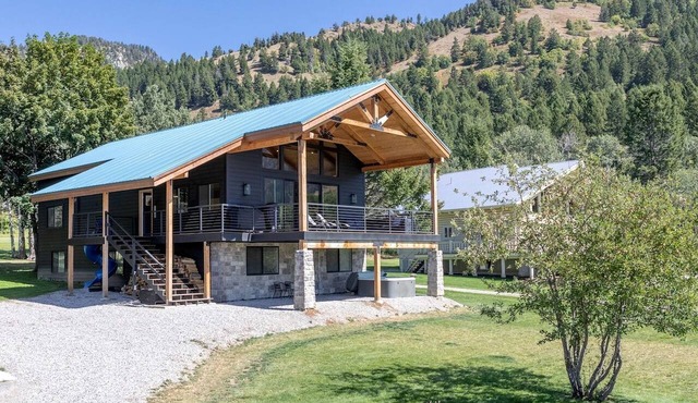 Spacious Mountain-View Retreat with Deck Slide & Jacuzzi near Outdoor Trails in Lincoln, Wyoming