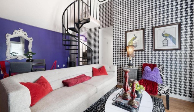 Stylish 3BR Loft in Austin with Balcony for 8