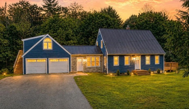 Sunapee Retreat | Fire Pit + Yard| Close to Lake