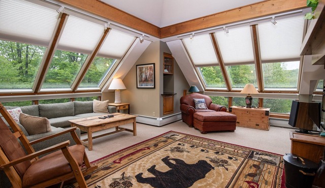 Sunrise Bear Ridge: 4BR, 3BA Ski In/Ski Out Condo