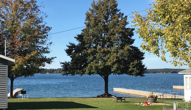 Thousand Islands camp on the St. Lawrence River, Boat docking included.