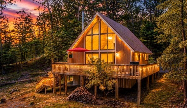Timber Ridge Cabin - Wifi | Fire pit | Horseshoe Pit | Outdoor Shower | Deck | Games