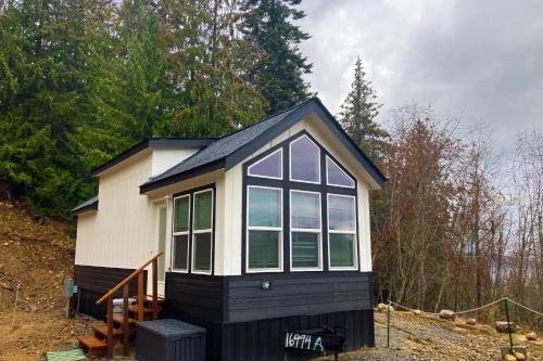 Tiny Lake Retreat