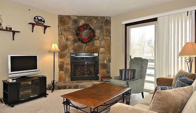 TMD103- Ground Floor! Timberline condo!