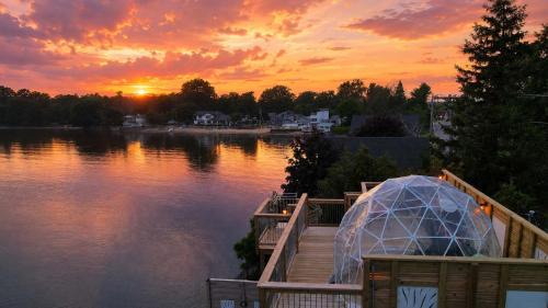 Tramonto Paradise on the Lake Hot Tub Pet Friendly