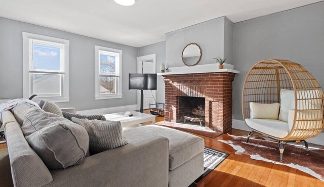 Updated & Cozy 2bd Near Blueback w. Off street Parking, Utilities + Wifi