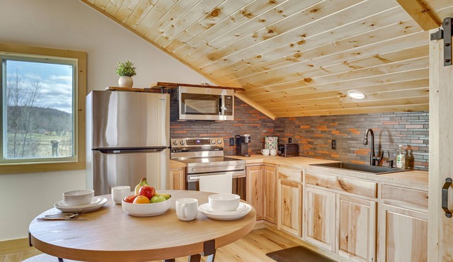Updated Vermont Studio, Walk to Lake Champlain!