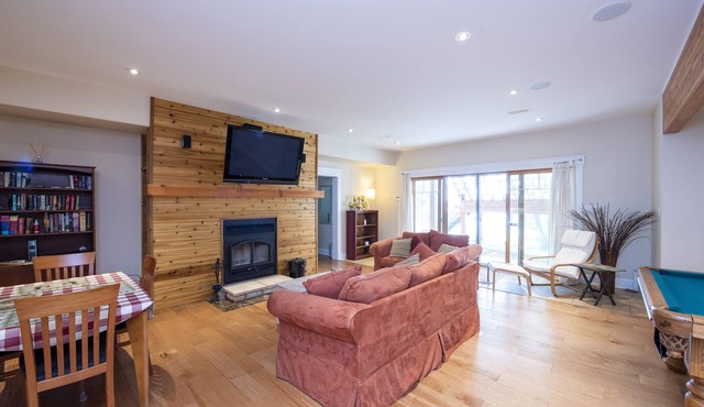 Very spacious and elegant, neat, executive apartment c/w hot tub and pool table.