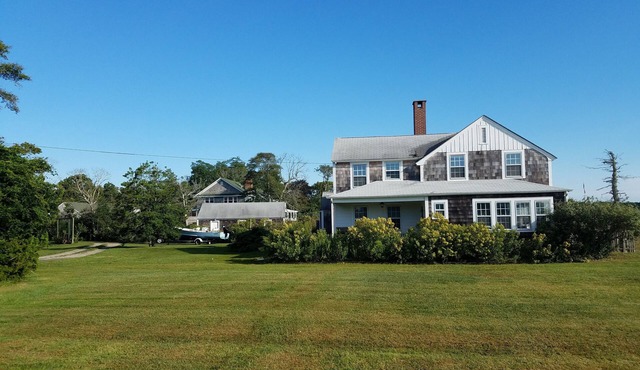 Westhampton, waterfront, 2 acres w/tennis, dock. 15 miles from USOpen.