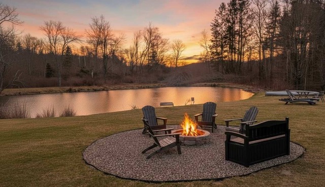 Winterberry Pond, Converted Barn & Hot Tub