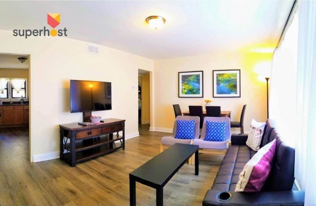 1 #31 - 4 Bedroom Condo - McCormick Place, Wintrust Arena, Chinatown