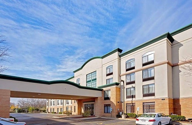 3-Star Hotel ∙ Wingate by Wyndham - Arlington Heights