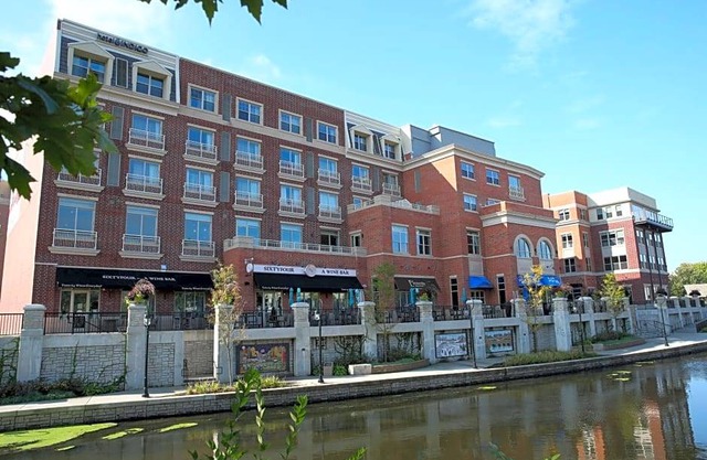 3-Star Hotel ∙ Hotel Indigo Naperville Riverwalk, an IHG Hotel
