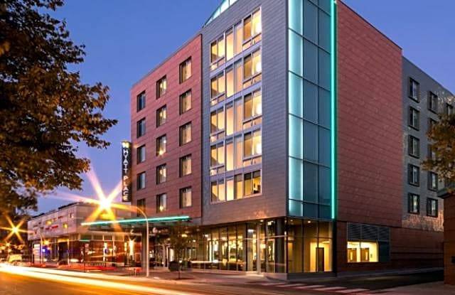 3-Star Hotel ∙ Hyatt Place Chicago-South/University Medical Center