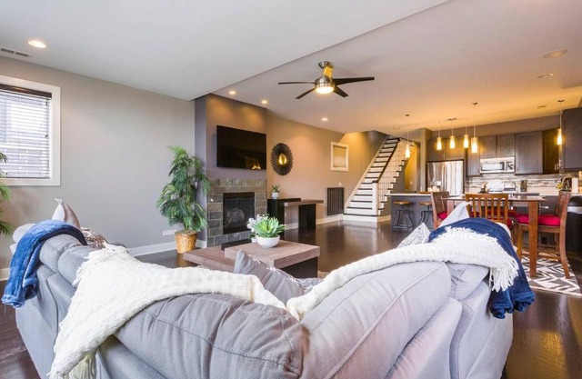 4 Bedroom West Town Luxury Penthouse