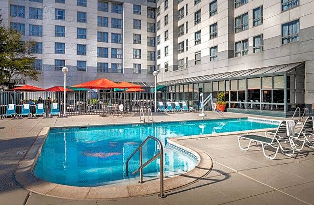 4-Star Hotel ∙ Chicago Marriott Suites Deerfield
