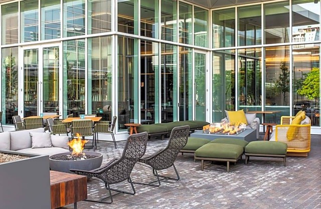 4-Star Hotel ∙ Hyatt Regency McCormick Place