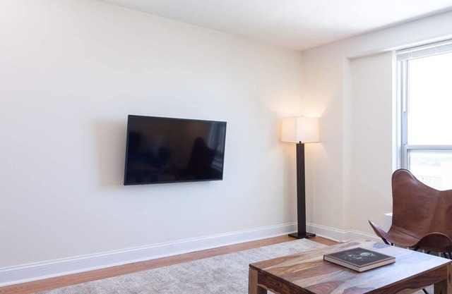 5min to Wrigley, Aragon | Quiet w/ View | Zencity