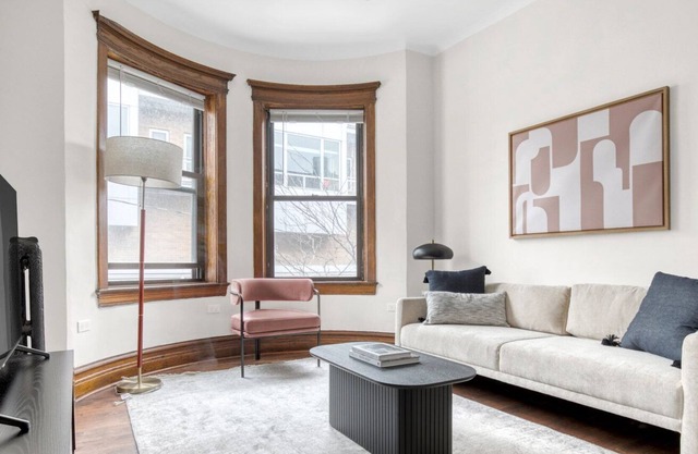 Amazing Lakeview 3BR 3 blocks from Wrigley Field, by Blueground