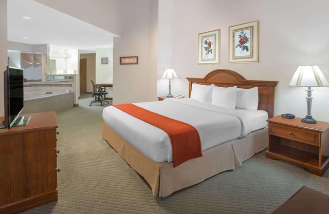 Baymont by Wyndham Freeport