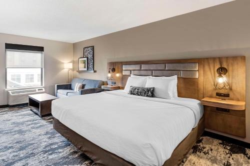 Bourbonnais Hotel 